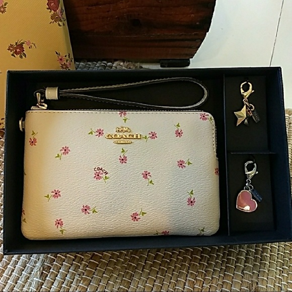 SALE Coach Daisy Charm Wristlet - Picture 2 of 8